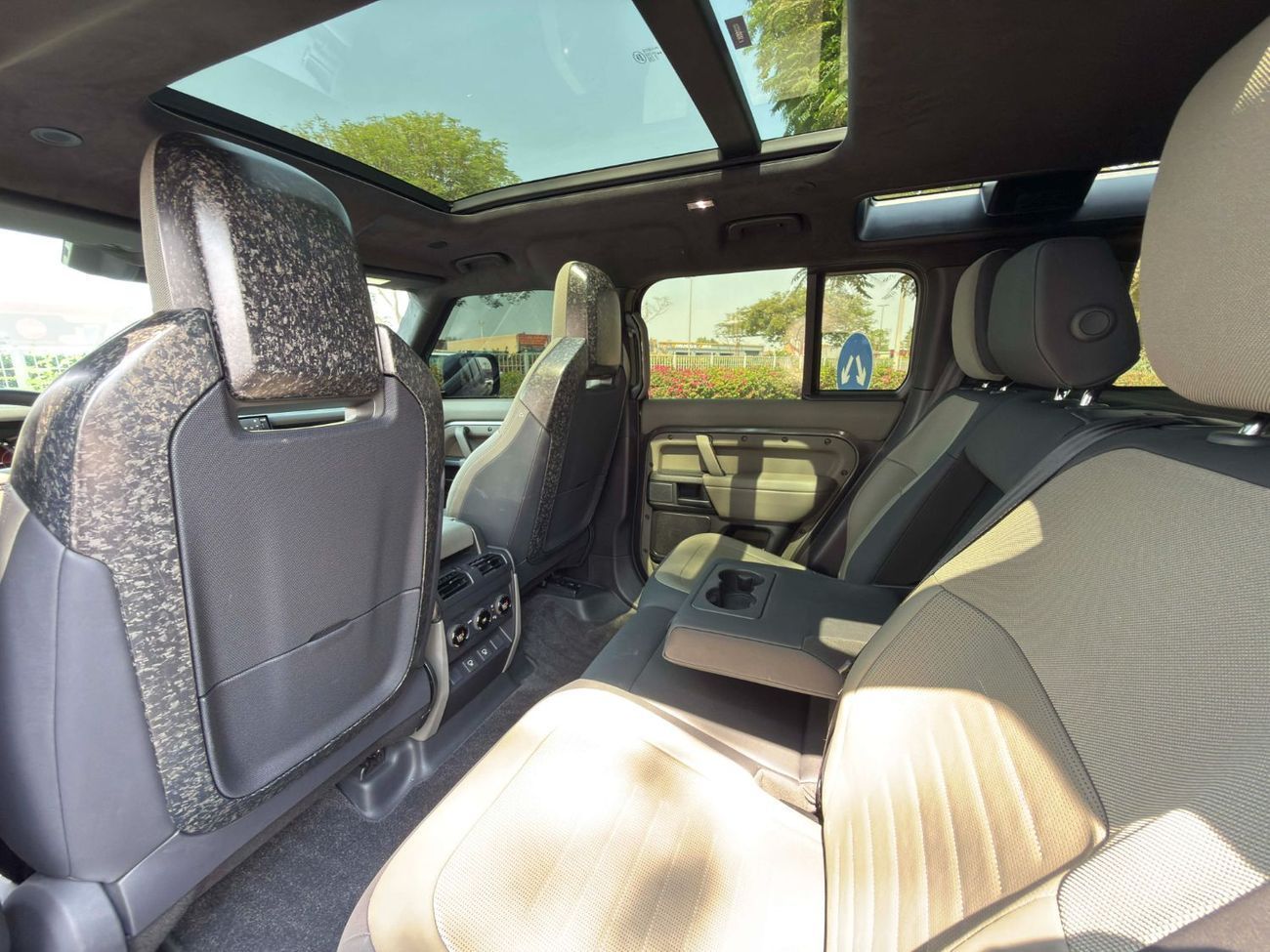 لاند روفر ديفندر 110 P635 OCTA V8