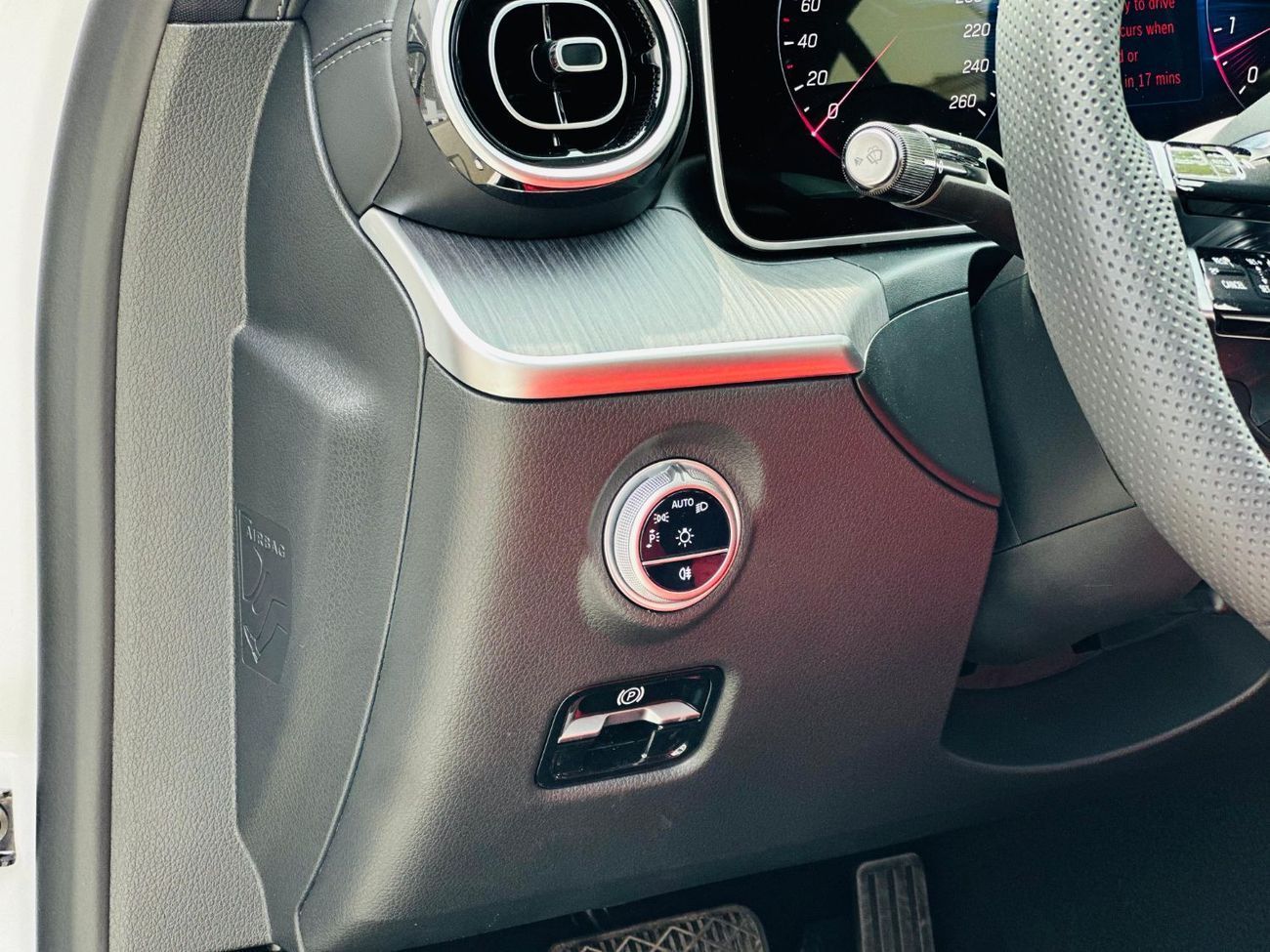 Mercedes-Benz C 200 MERCEDES C200L 2025 V4 1.5L TURBO