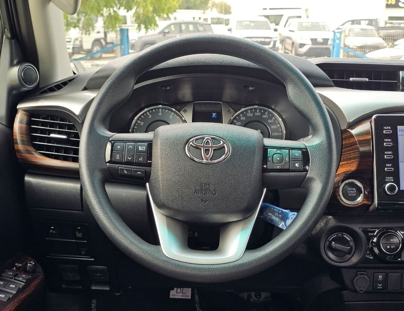 Toyota Hilux SR5 STD || 4.0L PETROL 4WD | WOOD INTERIOR W VISOR | BLIND SPOT | DIFFLOCK | DVD+CAMERA (CODE # H6B)
