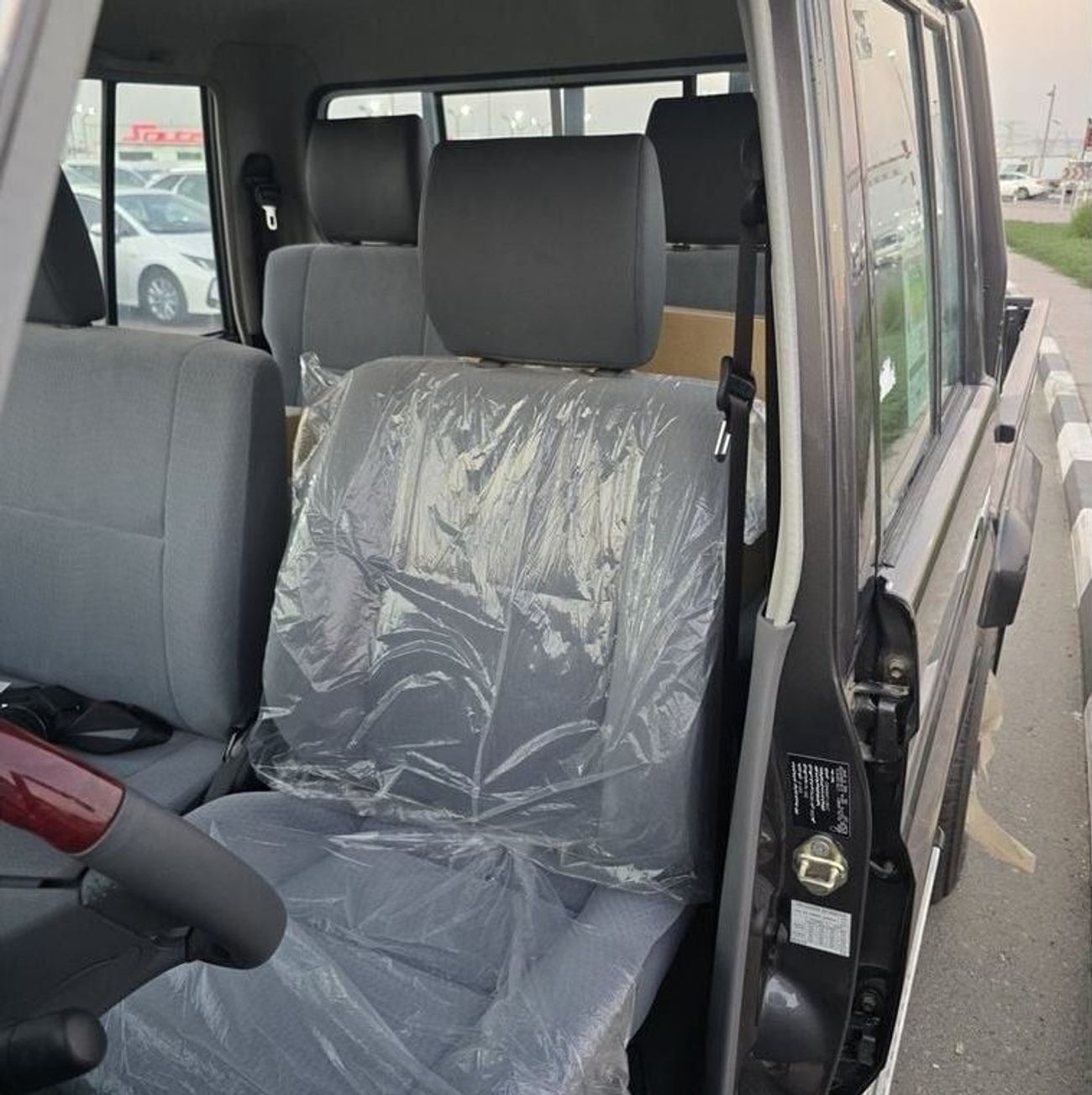 تويوتا لاند كروزر بيك آب 2023 LC79 4.5L V8 Diesel MT Full option