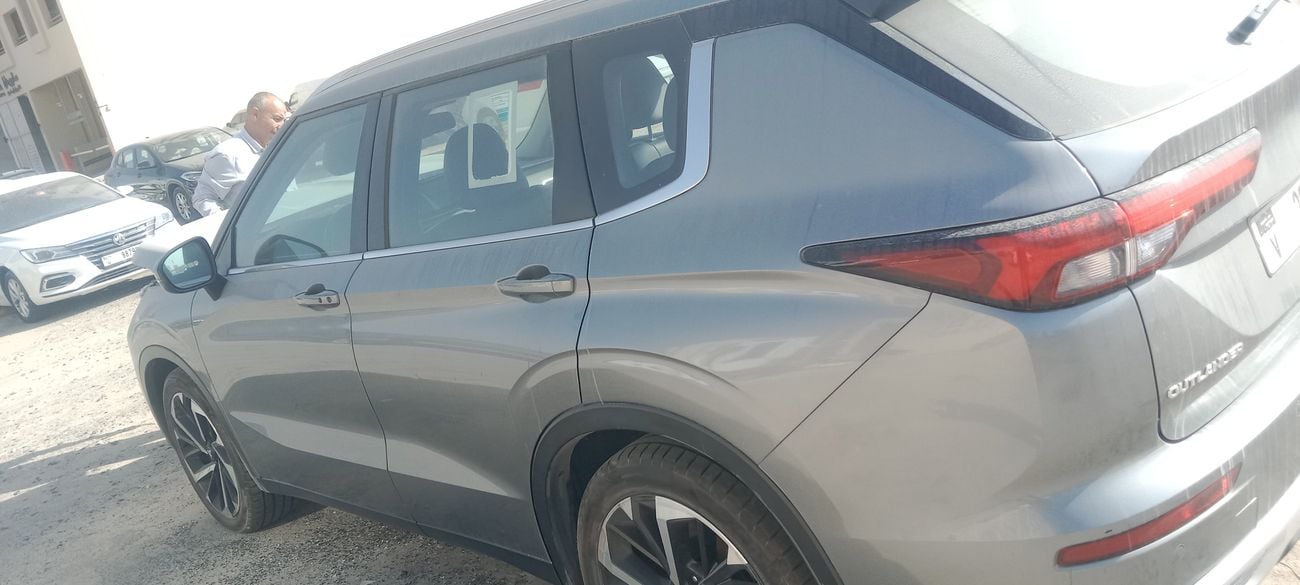 Mitsubishi Outlander HIGHLINE WITH SUNROOF 2.5 | Zero Down Payment | Home Test Drive