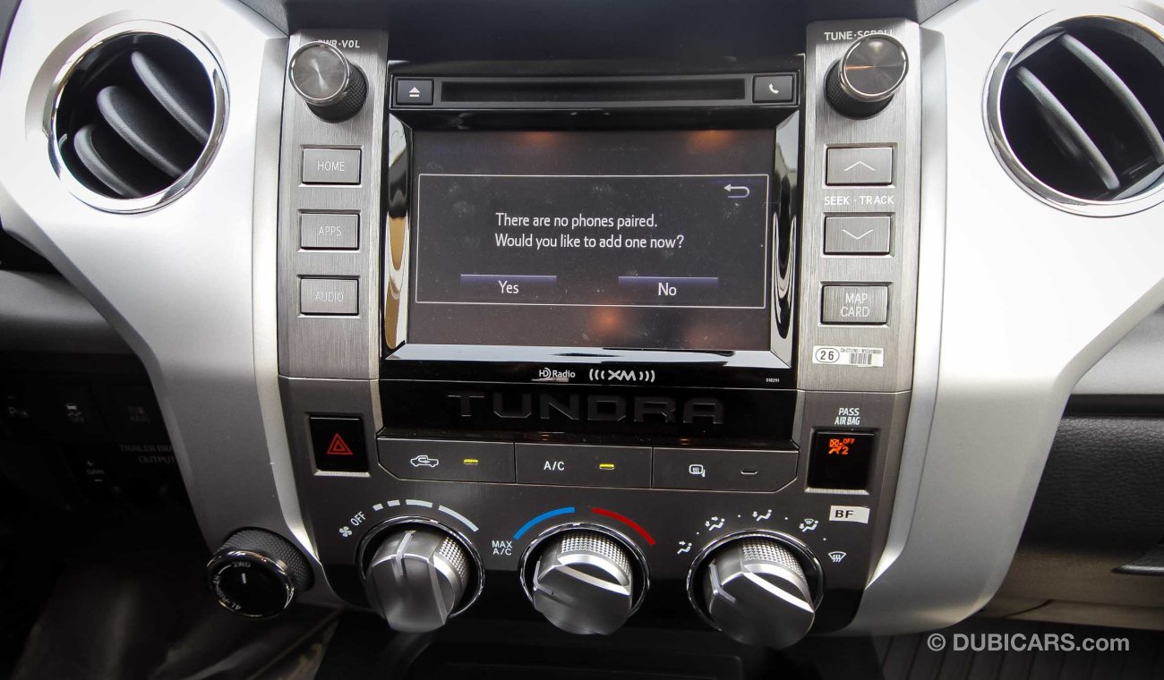 Toyota Tundra 5.7 L V8 SR5 TRD