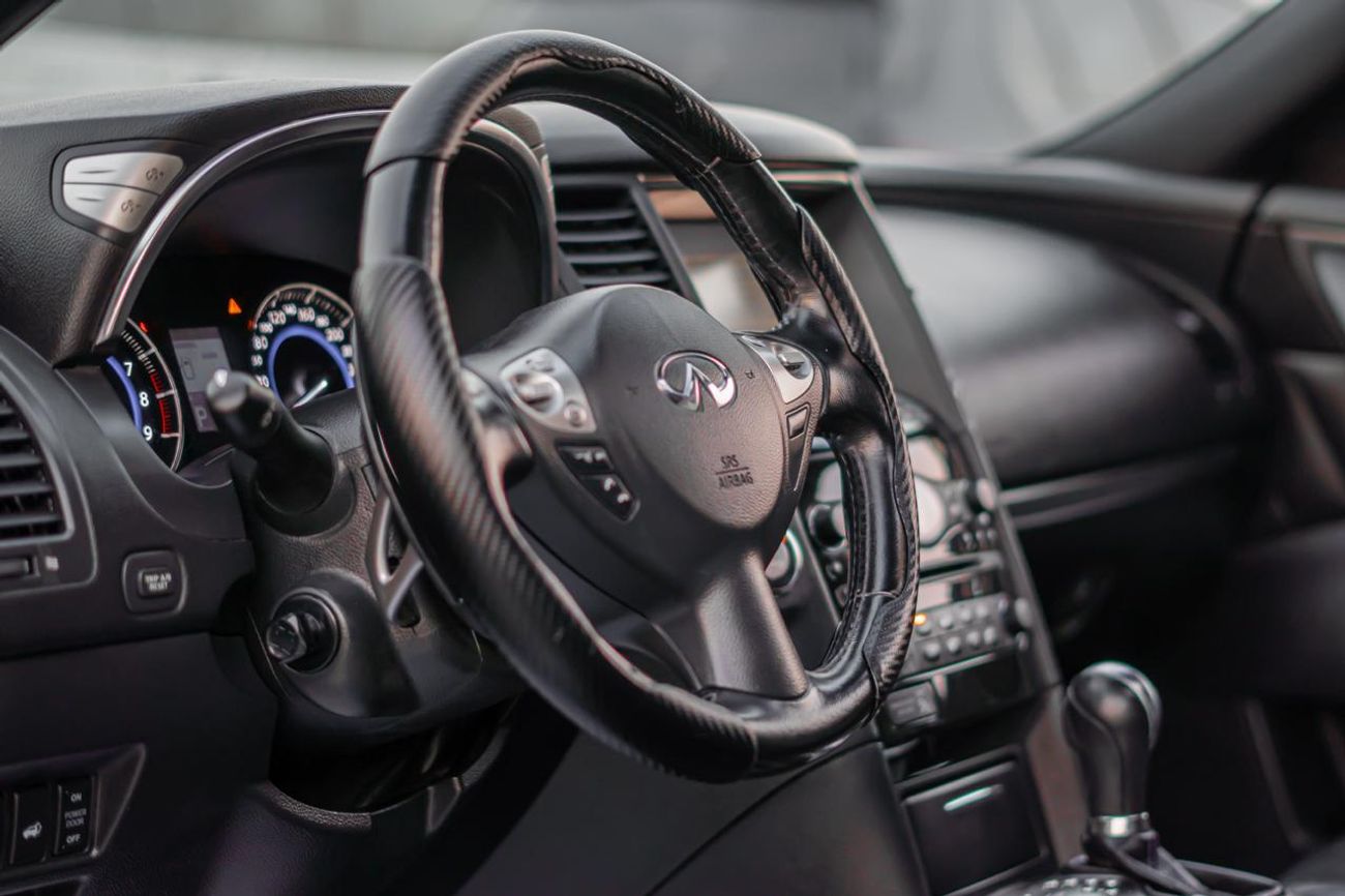 إنفينيتي QX70 QX70S