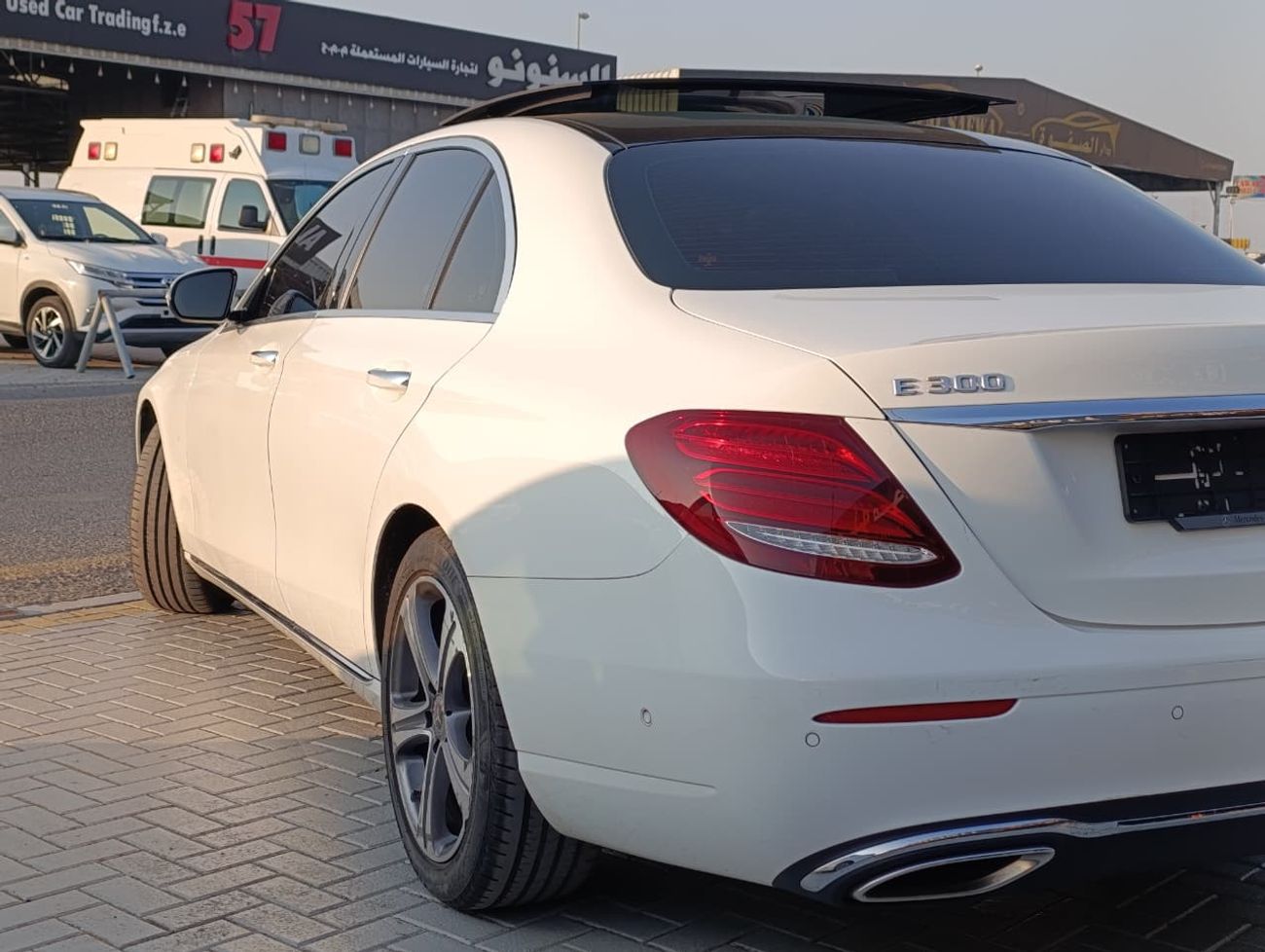 مرسيدس بنز E300 Premium + 2.0L