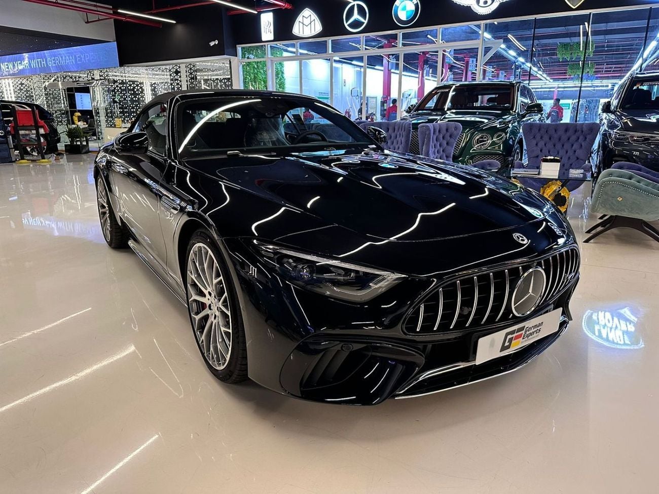 مرسيدس بنز SL 55 AMG Roadster 4Matic+