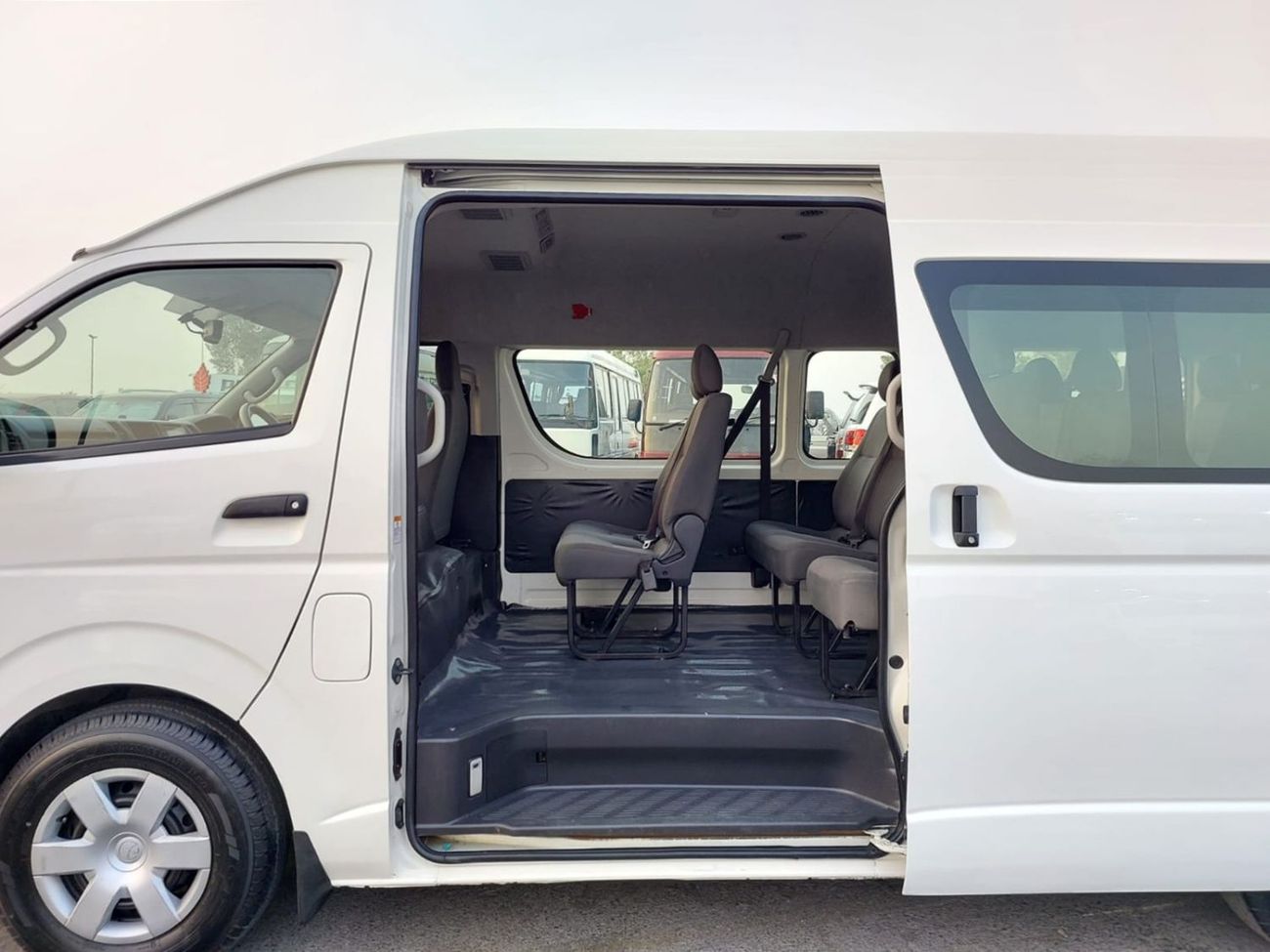 Toyota Hiace TOYOTA HIACE COMMUTER VAN RHD 2016 MODEL 3.0 L DIESEL AUTOMATIC(PM28060)
