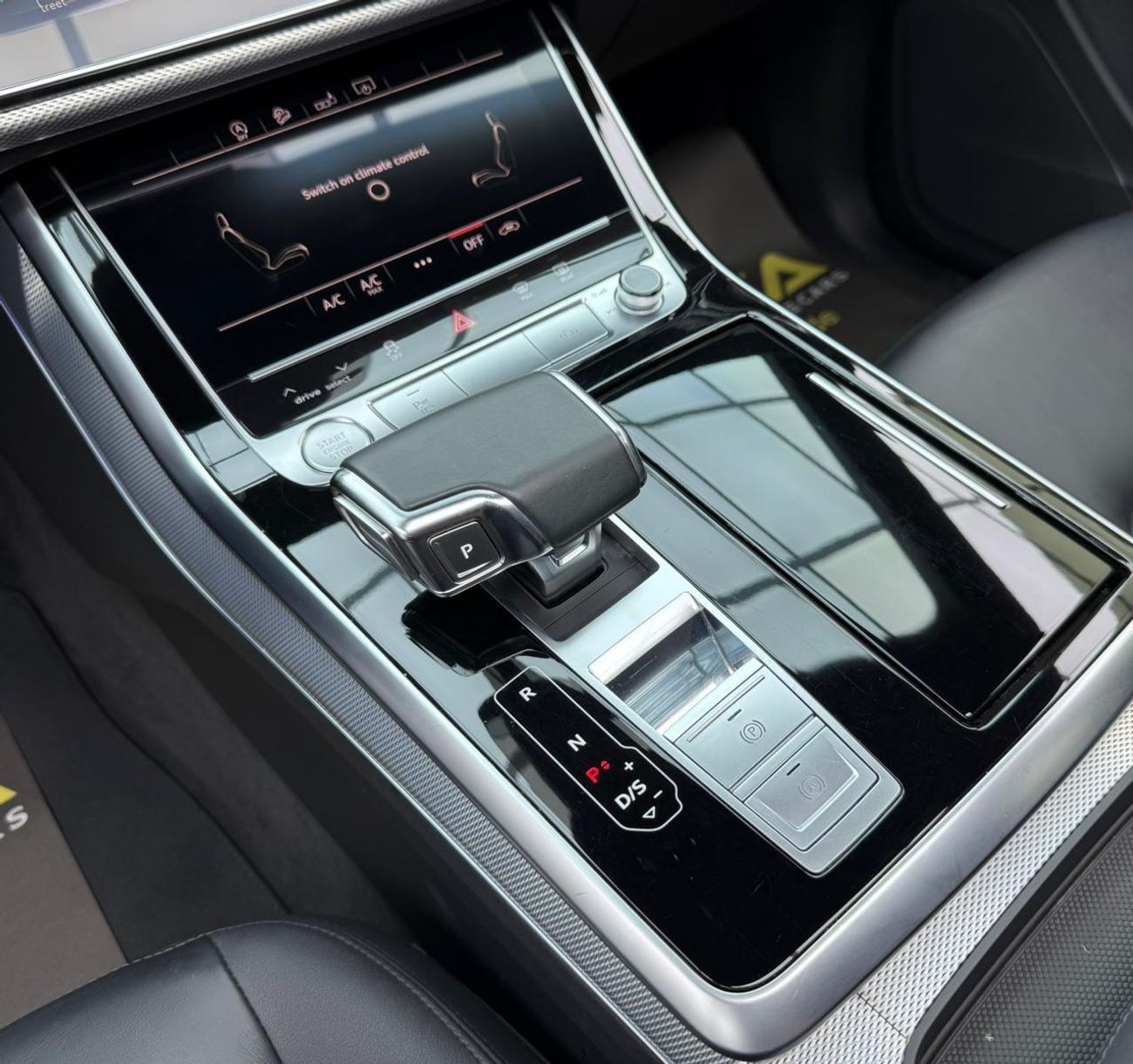 أودي Q8 55 TFSI quattro S-Line 3.0L (340 HP) 2020 Audi Q8 55 TFSI Quattro S-Line, Warranty, Full Audi Servic