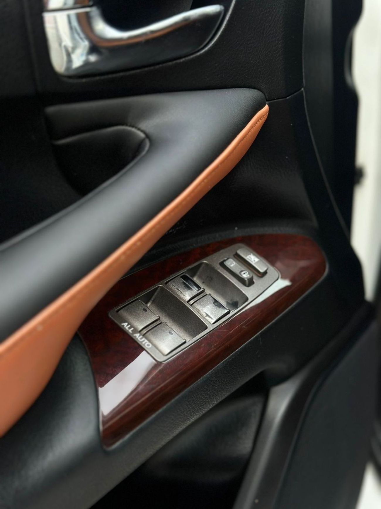 لكزس LX 570 تيتانيوم بلس