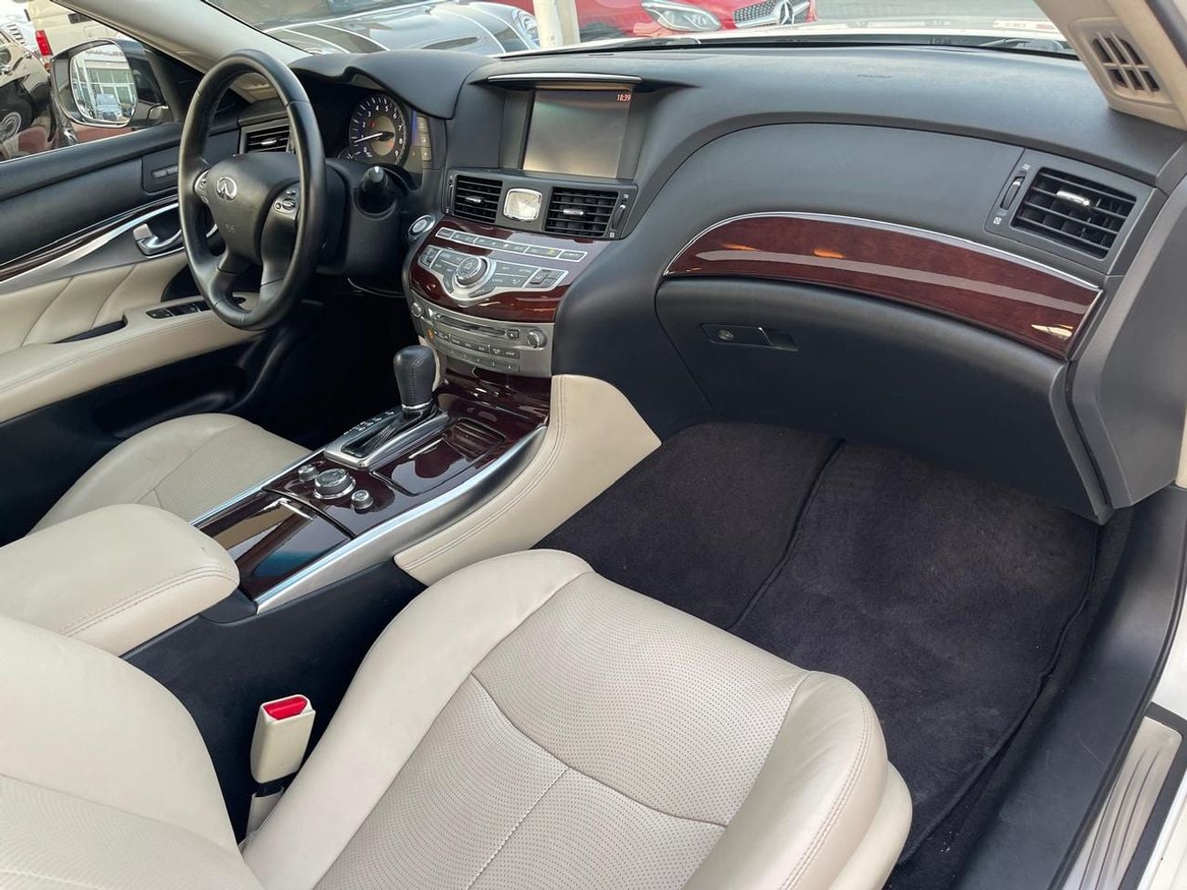 إنفينيتي Q70 Luxury 3.7L