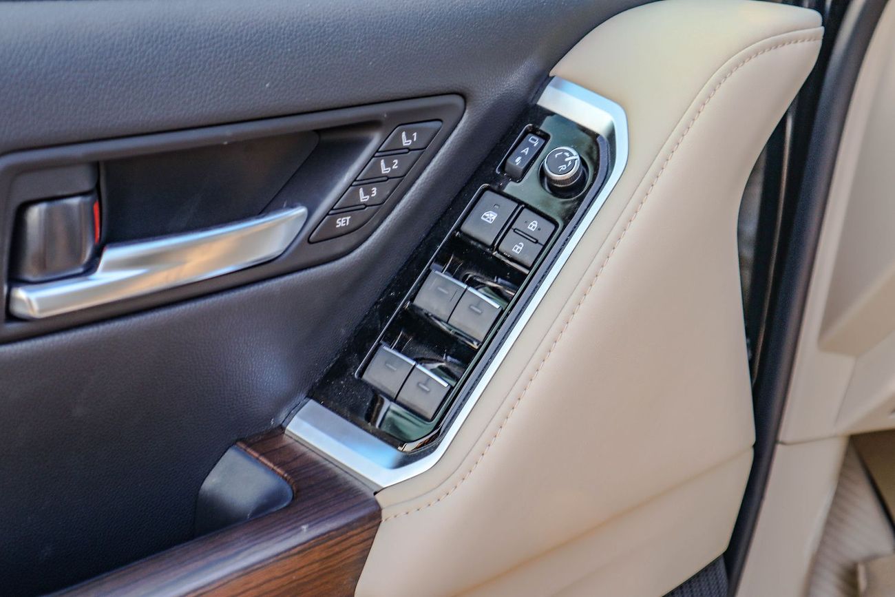 Toyota Land Cruiser Toyota Land Cruiser 300 Series (GRJ300) VXR 4.0L,