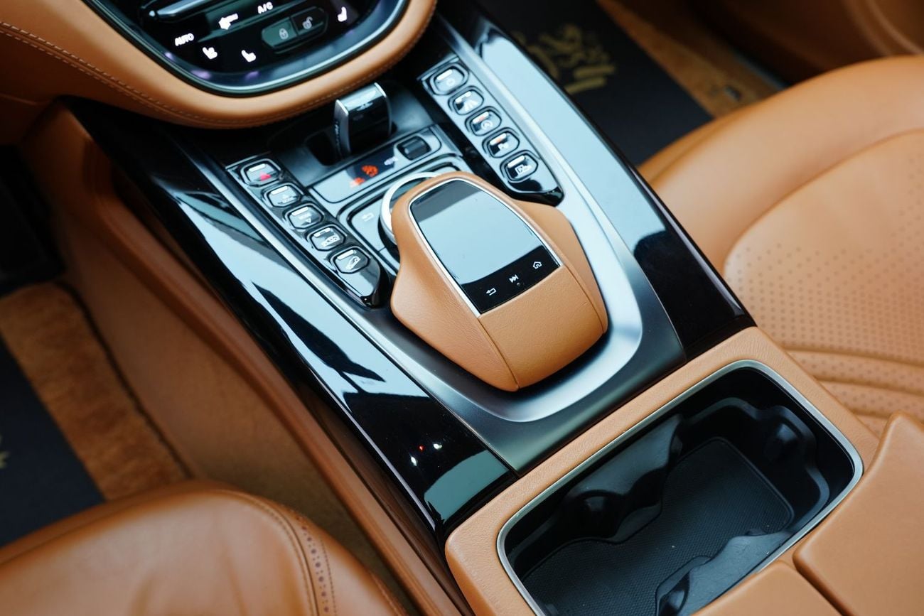 Aston Martin DBX STANDARD 2021 Aston Martin DBX 550, Panoramic Roof, Very Low KM, GCC Specs!!