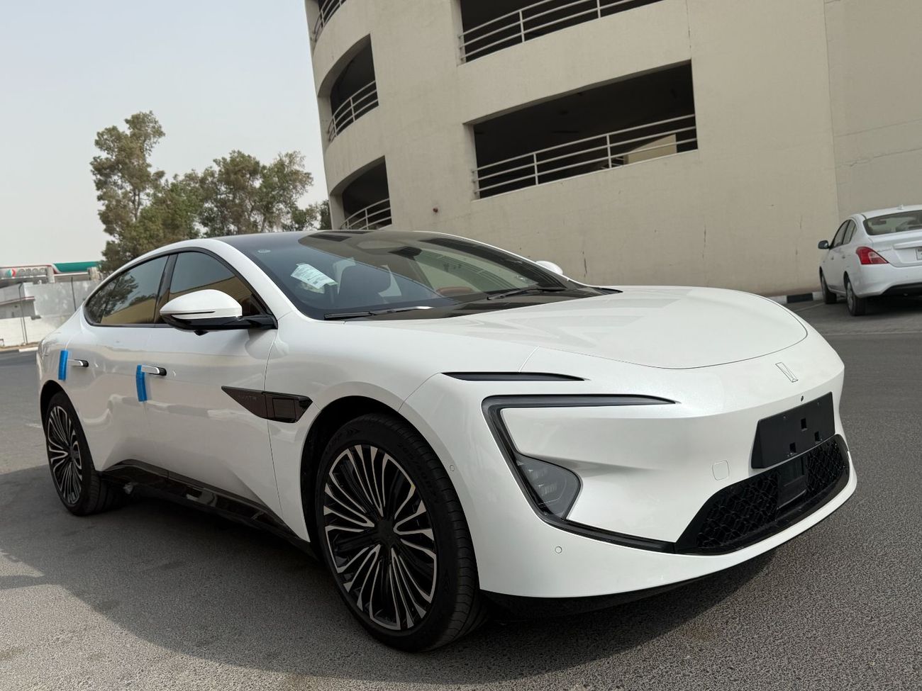 أفاتر 12 Luxury RWD