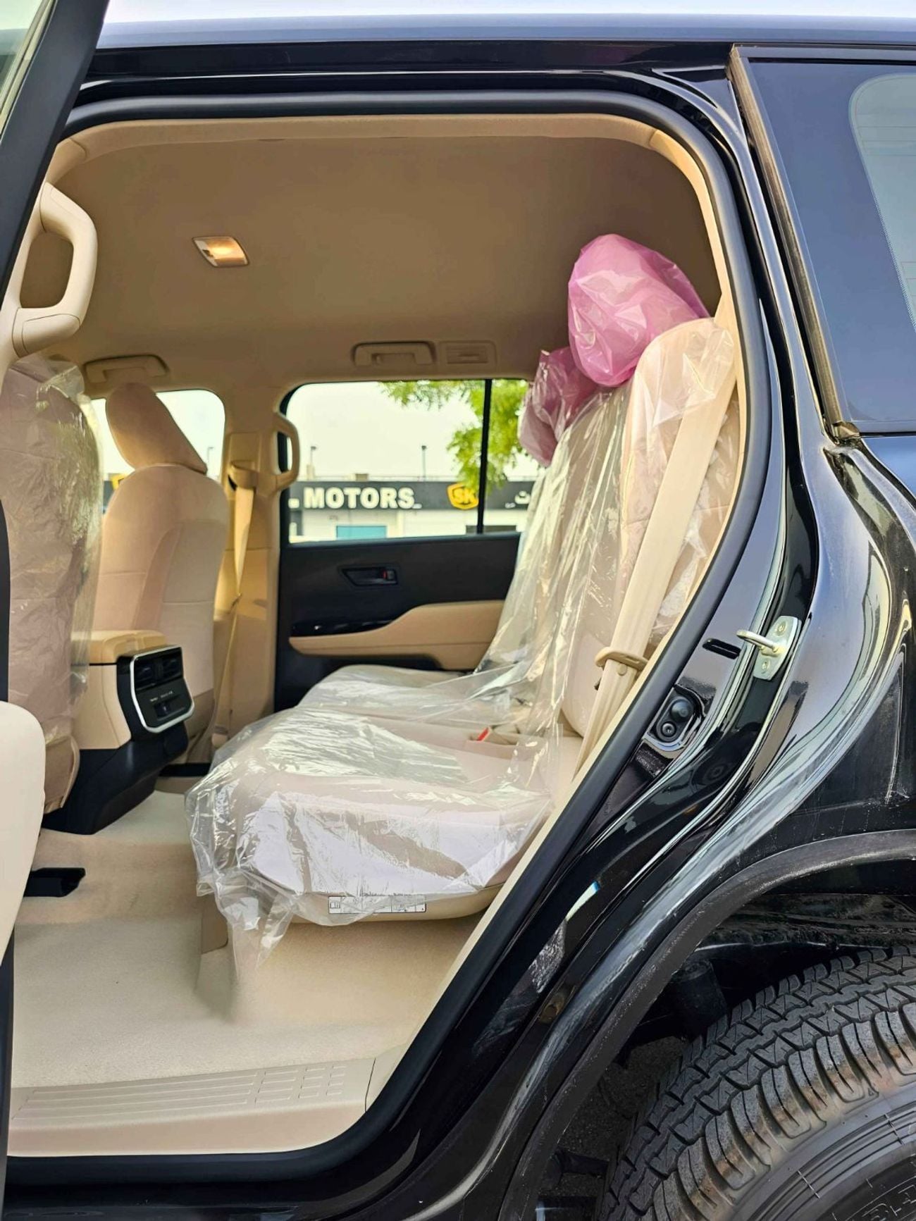 Toyota Land Cruiser GXR GX E1 TWIN TURBO || 3.3L DIESEL A/T / FABRIC SEATS / BIG DVD  (CODE # GX E1)