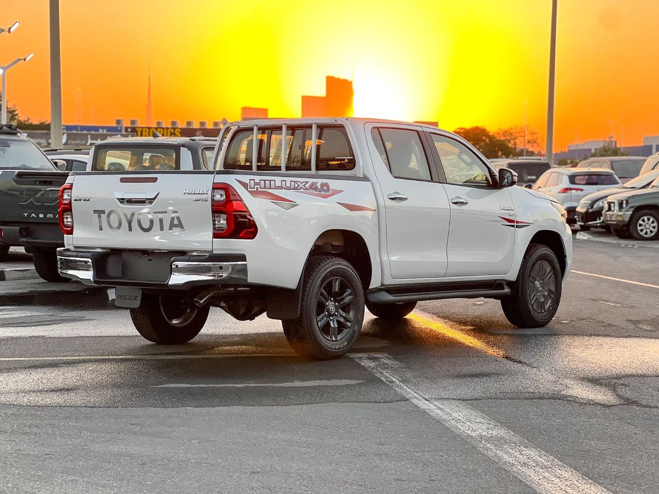 تويوتا هيلوكس EXPORT ONLY - TOYOTA HILUX VX 4.0L (w/ AIR COMPRESSOR)