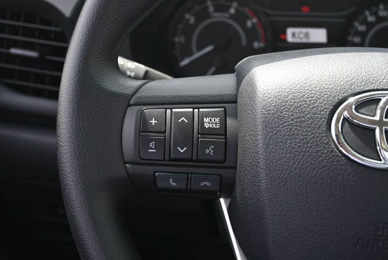 Toyota Hilux Toyota Hilux 2.4L Diesel Manual, 4WD Color White Model 2023