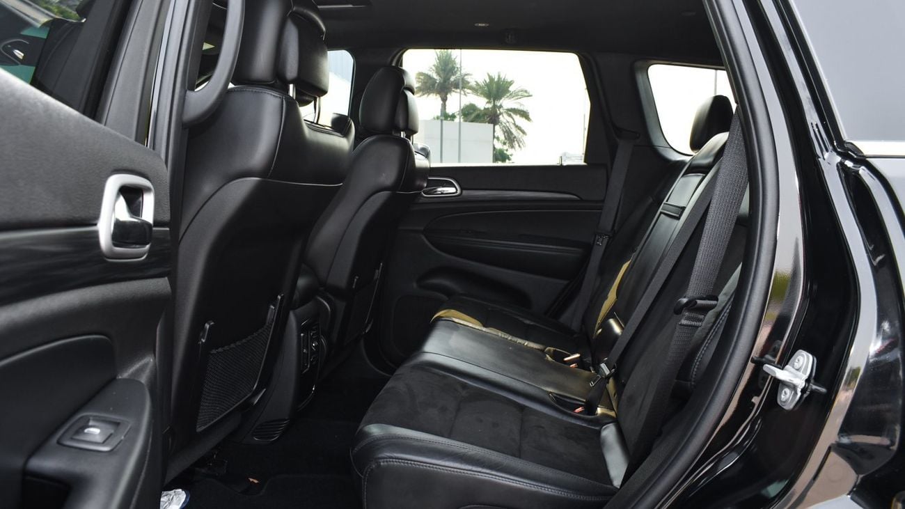 جيب جراند شيروكي 3.6L V6  With SRT Badge