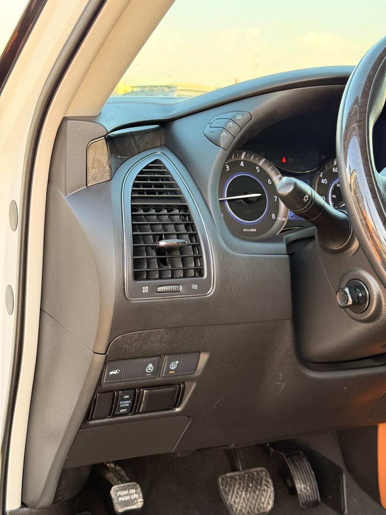 إنفينيتي QX80 Luxury 5.6L