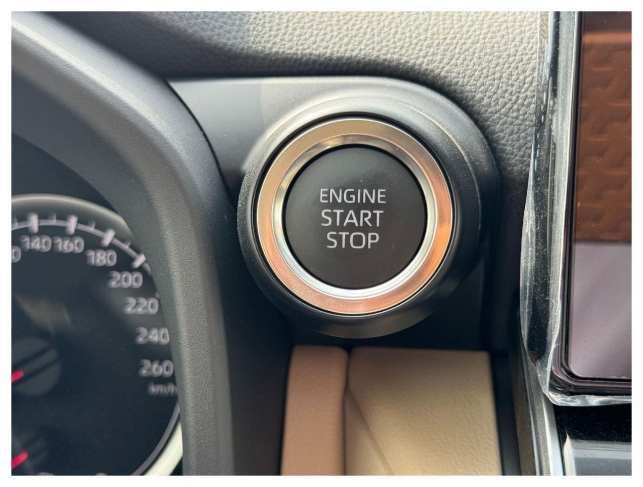 تويوتا لاند كروزر GXR 4.0L FULL OPTION WITH SUNROOF AND COOLING BOX