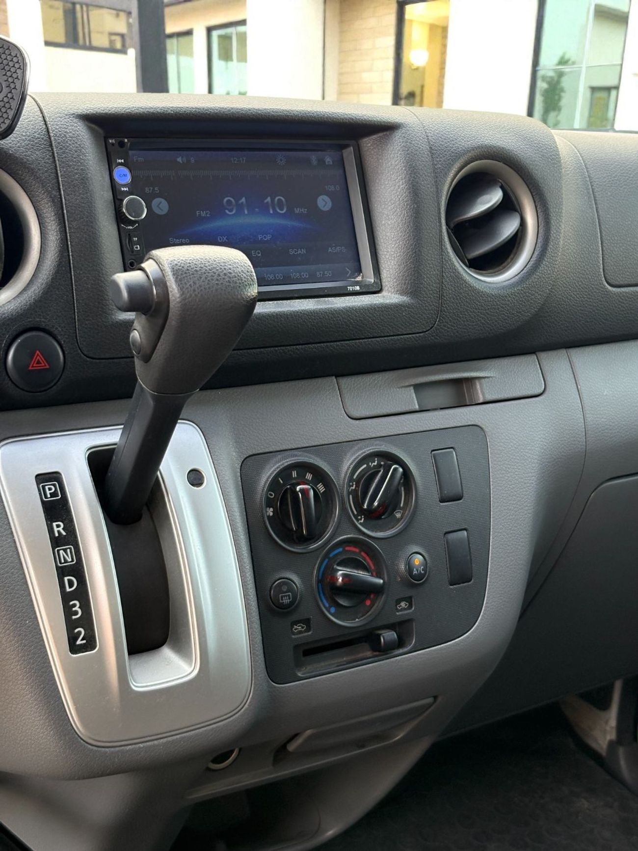 Nissan Urvan 3-Seater Automatic (5-Door)