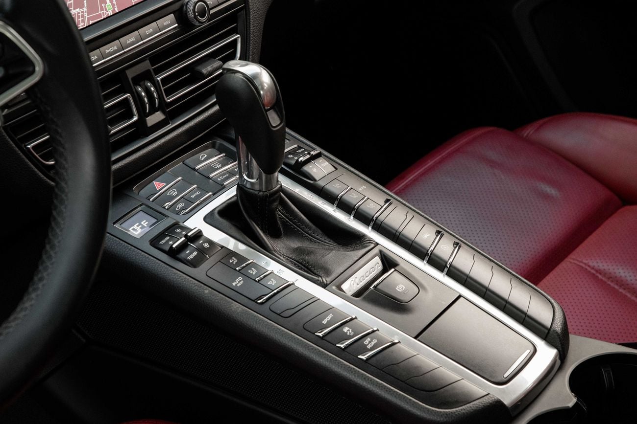 بورش ماكان Macan | 3,290 P.M | 0% Downpayment | FULL PORSCHE HISTORY | SAPPHIRE BLUE!