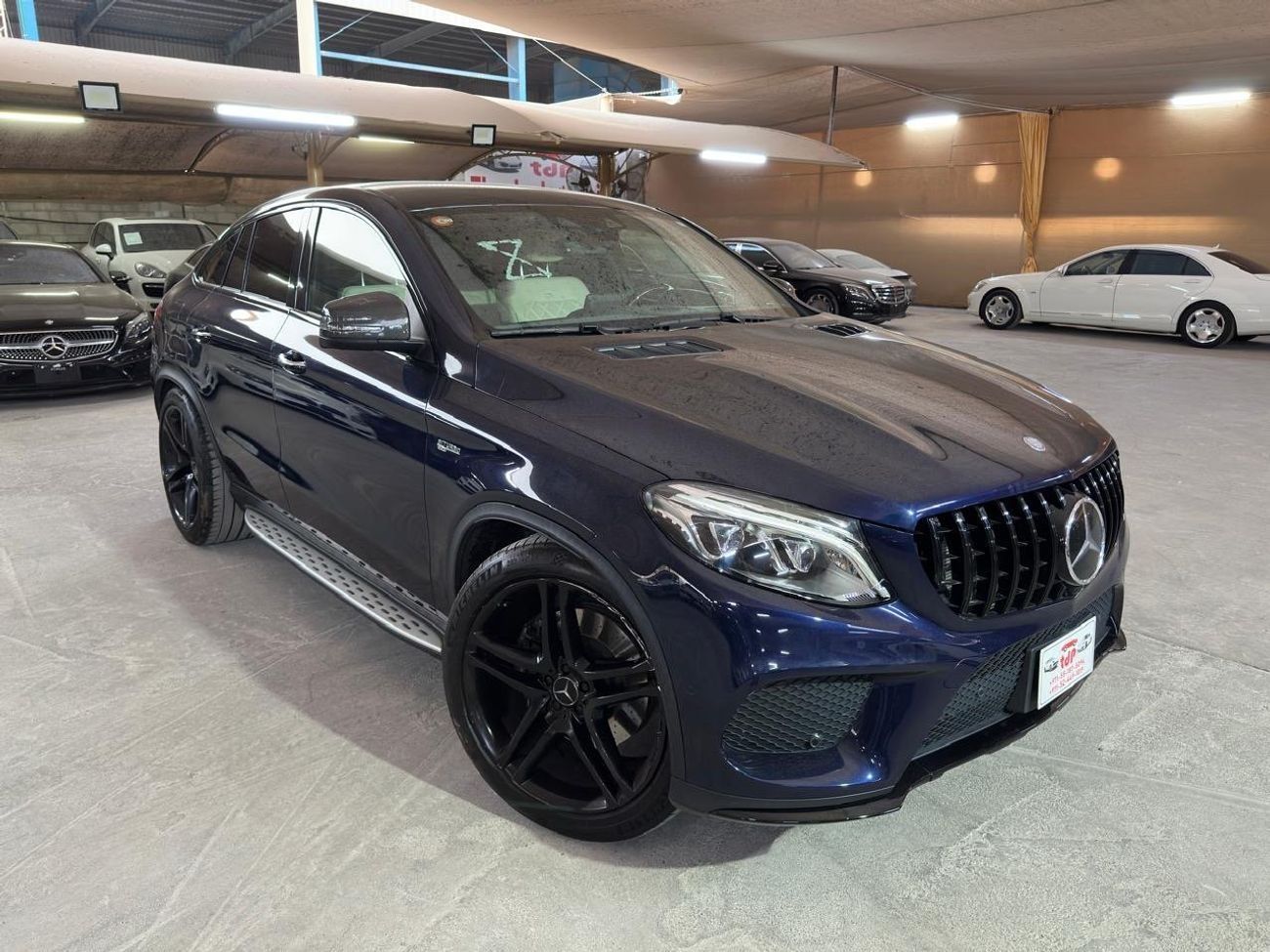 مرسيدس بنز GLE 43 AMG Coupe 3.0L MERCEDES GLE 43 AMG COUPE 2017 | CAVANSITE BLUE PAINT | DESIGNO PACKAGE | CARBON INTERIOR
