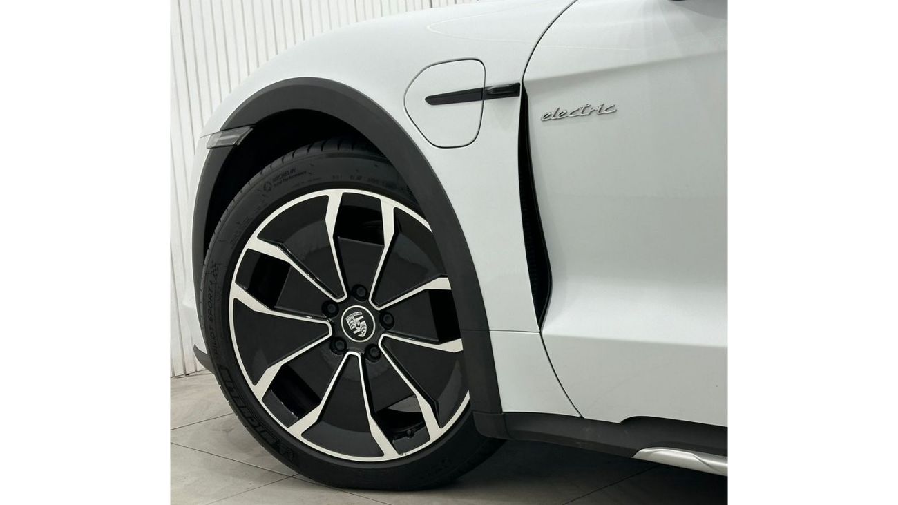 Porsche Taycan 2022 Porsche Taycan 4S Cross Turismo, August 2024 Porsche Warranty, Full Options, Low Kms, GCC