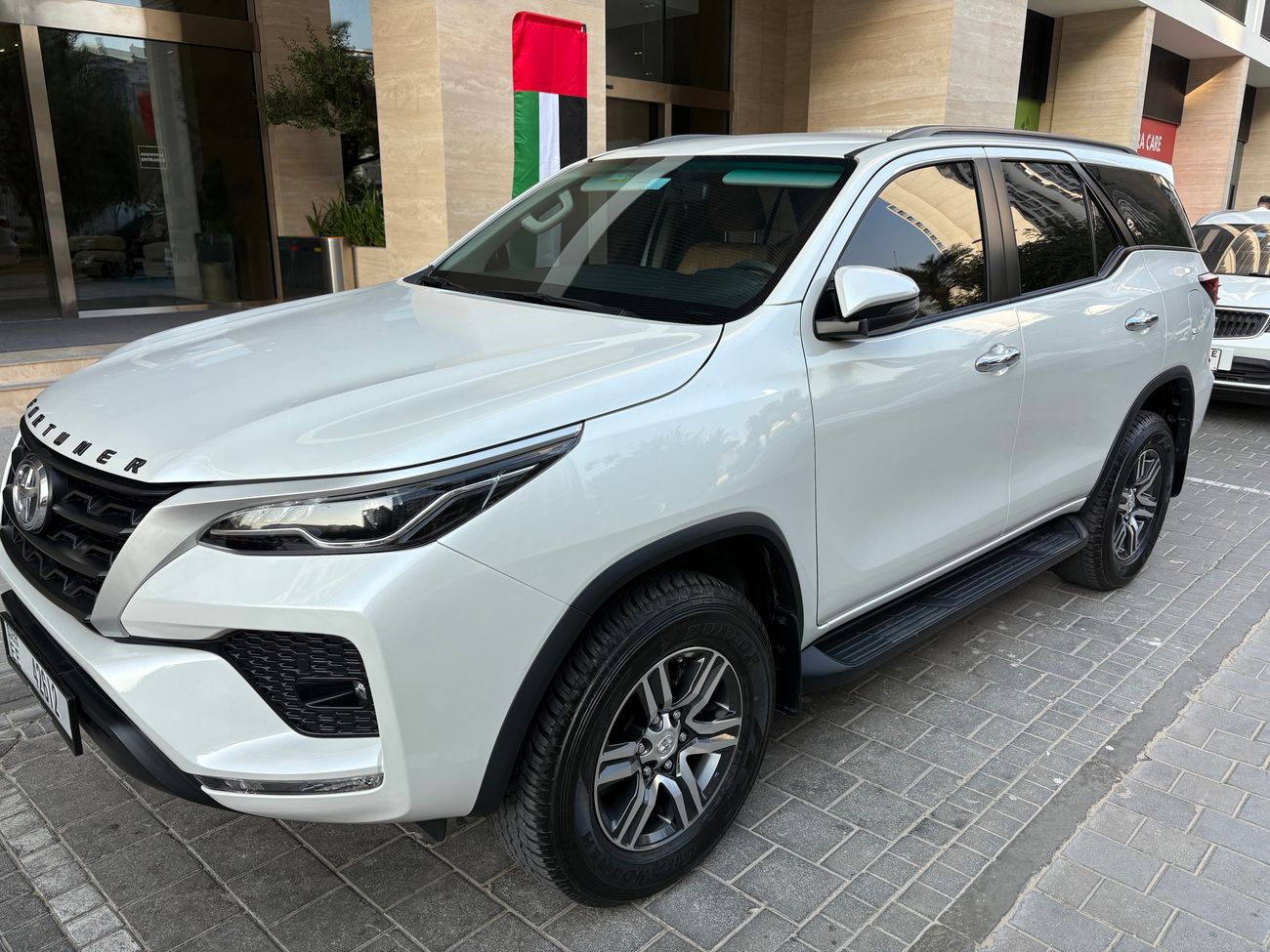 Toyota Fortuner 4WD 2.7L 7SEATS AUT.
