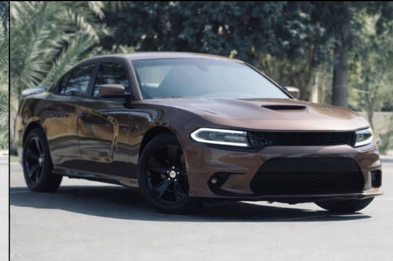 دودج تشارجر Unleash pure muscle with this Dodge Charger 2017, upgraded with an SRT body kit for an aggressive, h