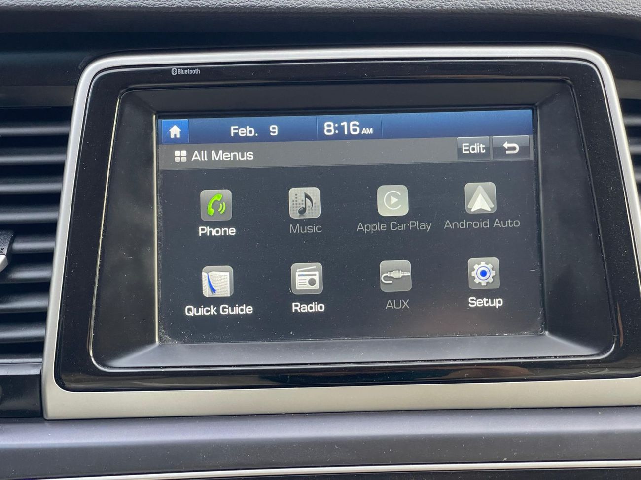 هيونداي سوناتا فئة SE / محرك 2.4 لتر V4 / نظام مراقبة النقطة العمياء / شاشة كبيرة / نظام أندرويد أوتو / نظام أبل كا