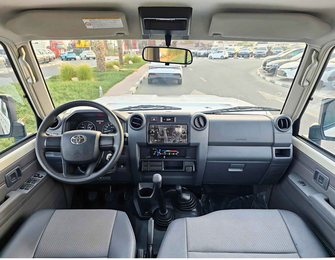 تويوتا لاند كروزر 70 LC76 / V6 / 4.2L DIESEL / M/T / POWER WINDOWS WITH LEATHER/ 4WD (CODE # 68037)