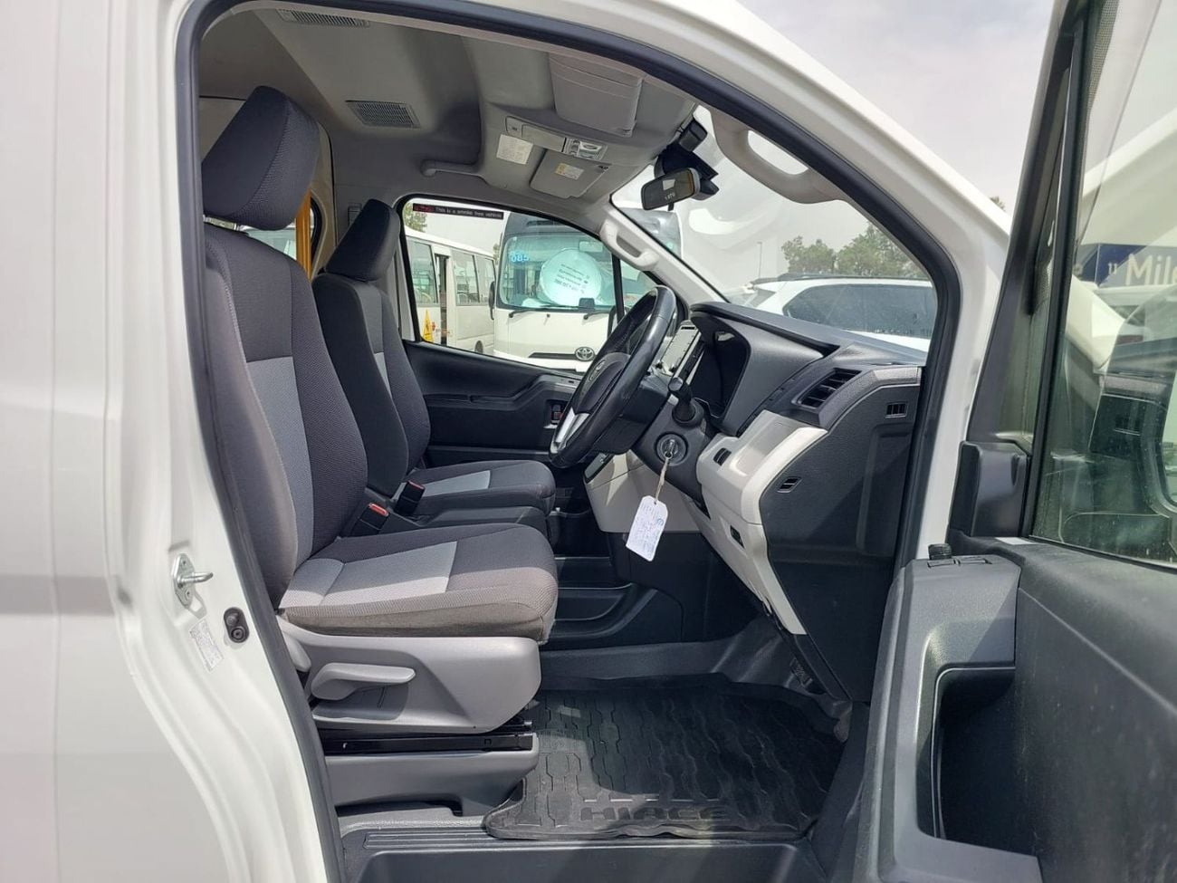 Toyota Hiace TOYOTA HIACE COMMUTER VAN RHD 2020 MODEL 2.8 L DIESEL AUTOMATIC(PM16665)