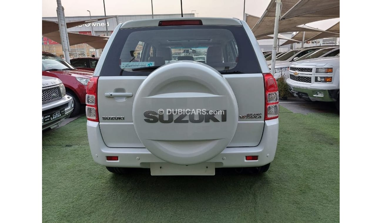 Suzuki Grand Vitara Gulf model 2016 No. 1 cruise control, wheels, sensors, screen, in excellent condition, you do not ne