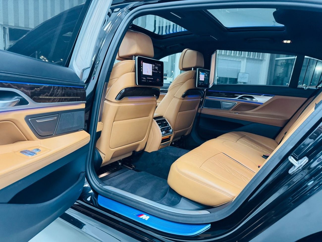 BMW 730Li Exclusive GCC .. FSH .. M kit .. Perfect Condition .. Warranty .