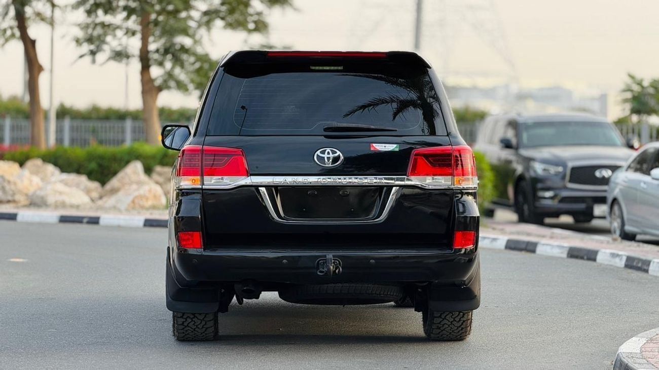 تويوتا لاند كروزر -