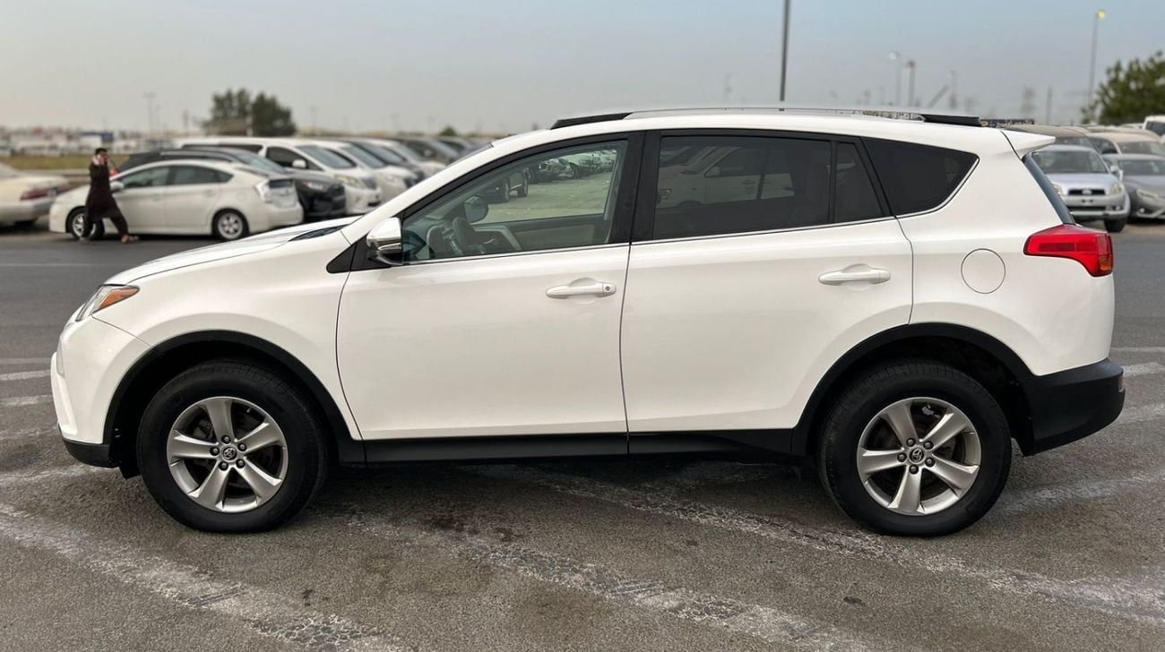 Toyota RAV4 2015 Toyota Rav4 2.5 L V4 Rear Camera - Sunroof - Leather Seat //