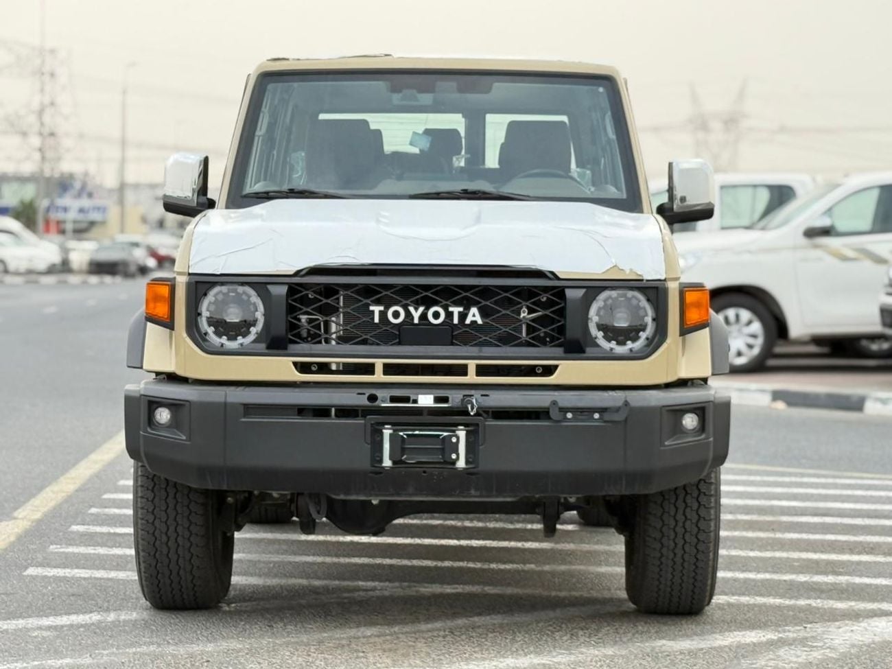 Toyota Land Cruiser 70 LX 2.8L FULL SAUDI WITH COOLING BOX AND COMPRESSOR
