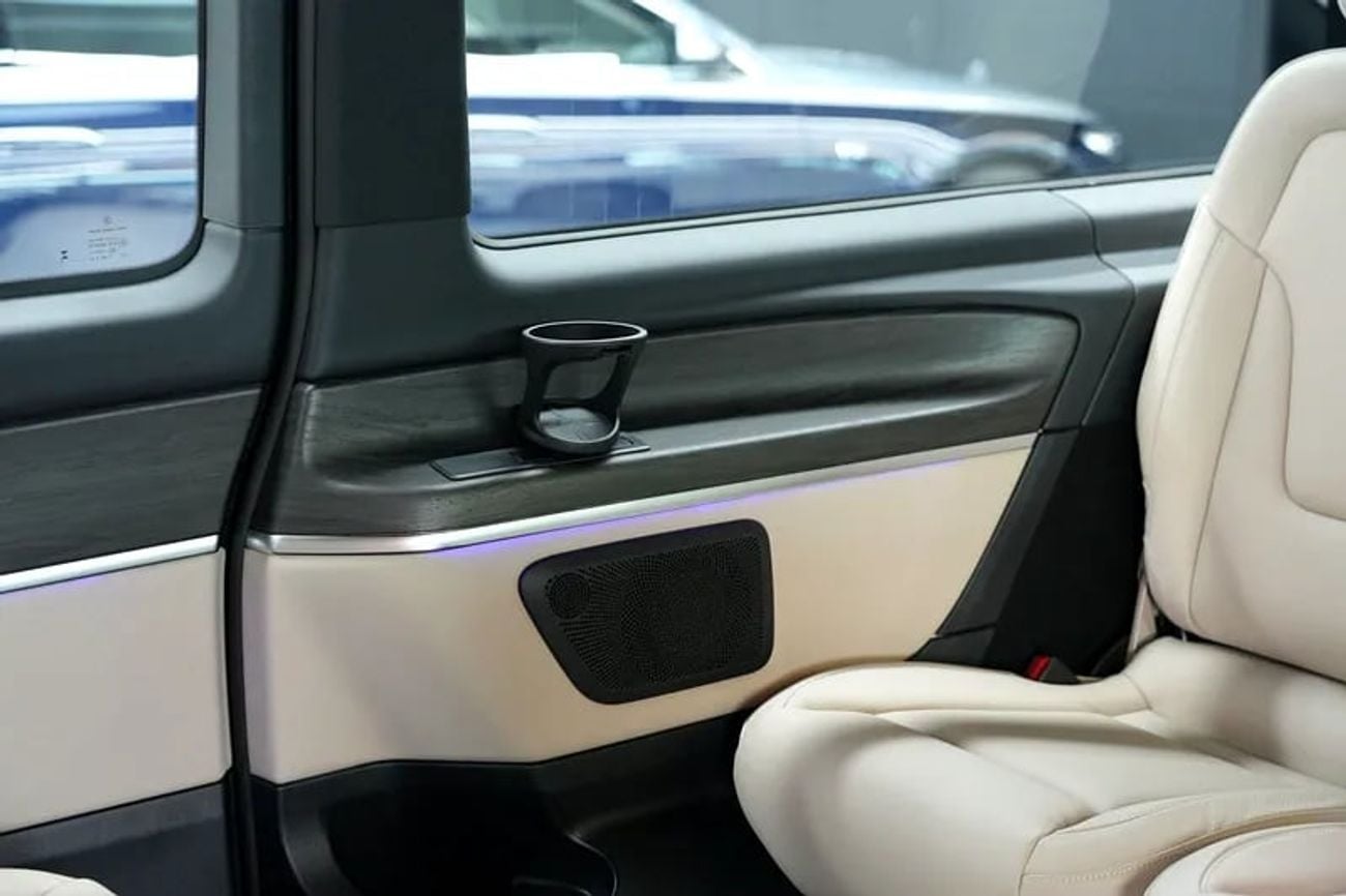 Mercedes-Benz V 300 Mercede-Benz V 300 AVANTGARDE | GCC 0km | Agency Warranty | 360 View | 64 colors Ambeint Lights