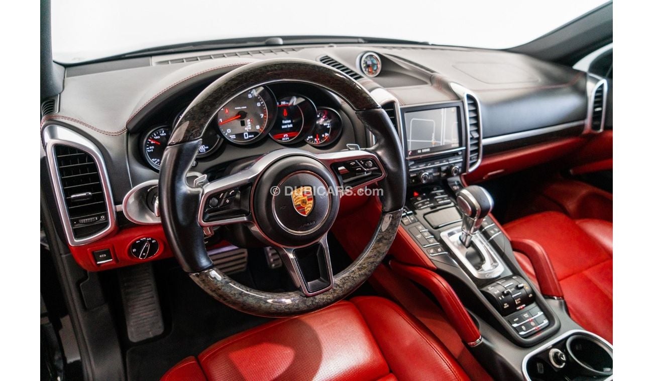 Porsche Cayenne 2015 Porsche Cayenne S / Sport Chrono Package Plus / Two Year ARM Service Pack