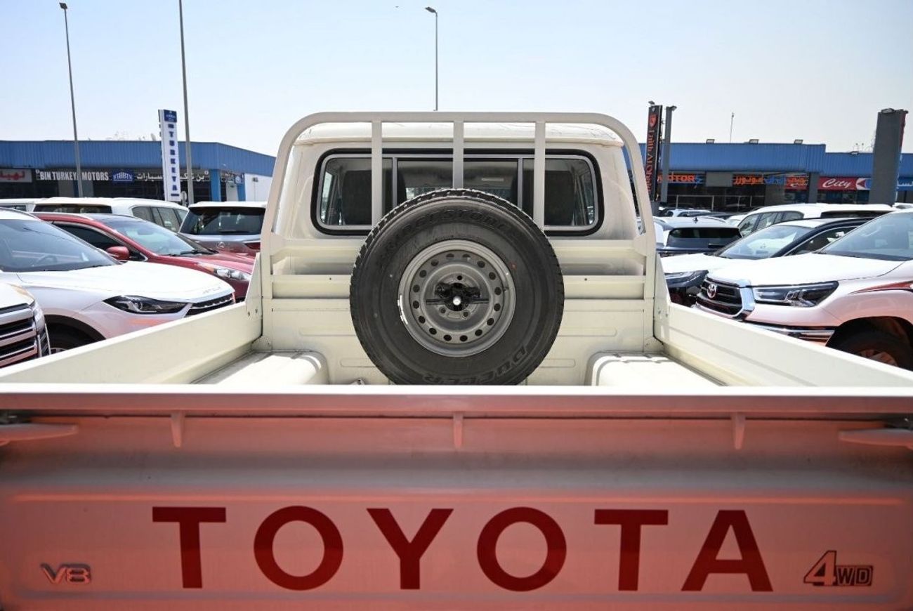 تويوتا لاند كروزر بيك آب تويوتا لاندكروزر (سلسلة 70) 4.5 لتر ديزل، بيك اب، دفع رباعي، 4 ابواب، ناقل حركة يدوي، قفل اطار، كابي
