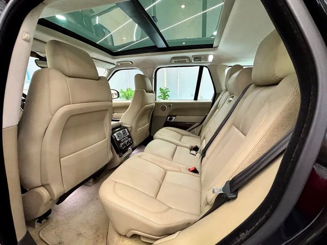 Land Rover Range Rover VOGUE SE SUPERCHARGED RR VOGUE V8 || FACELIFT || GCC || FULLY LOADED || SCREENS || CONDITION