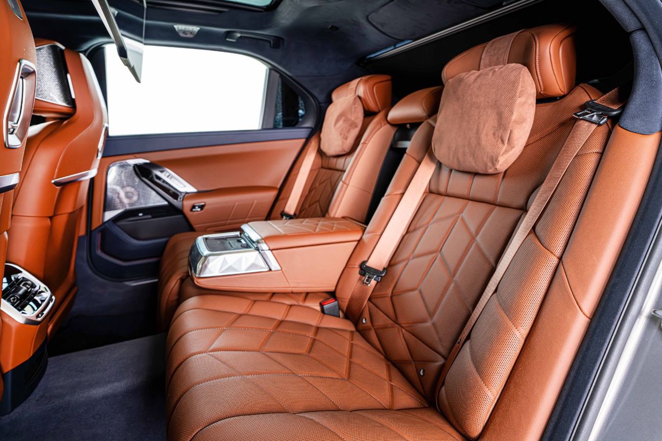 BMW M760Li GCC-1 Owner-Abu Dhabi Motors Warranty Service Contract Until 07/2030