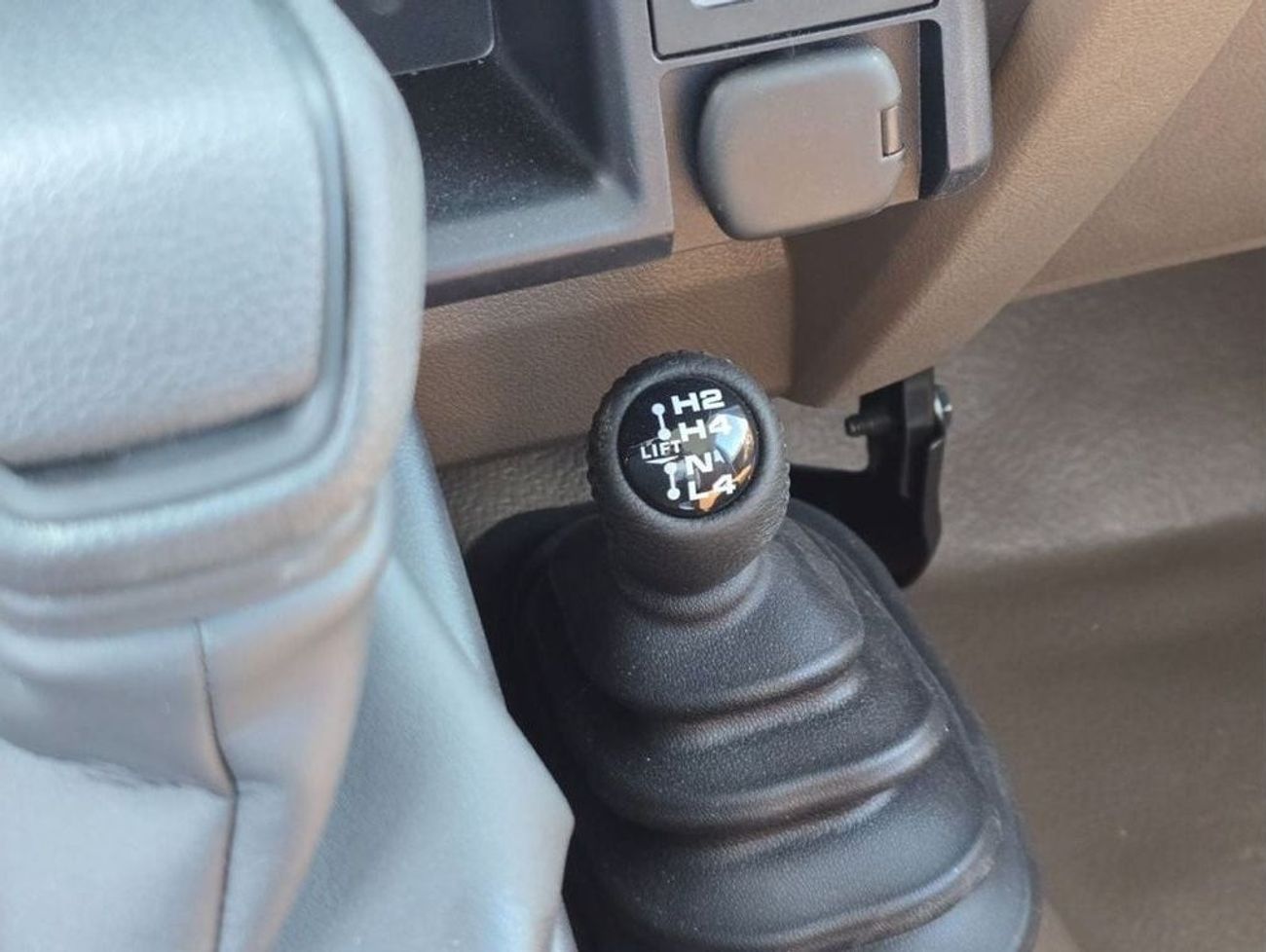 تويوتا لاند كروزر بيك آب Toyota Land Cruiser Pickup  4.0L V6, Petrol, 4WD, Model 2025, Color White (Export Price)