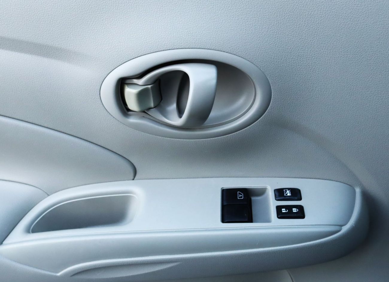 نيسان صني سيارة نيسان صني S (N18) موديل 2020، سيدان بأربعة أبواب، محرك بنزين سعة 1.6 لتر، ناقل حركة أوتوماتيكي