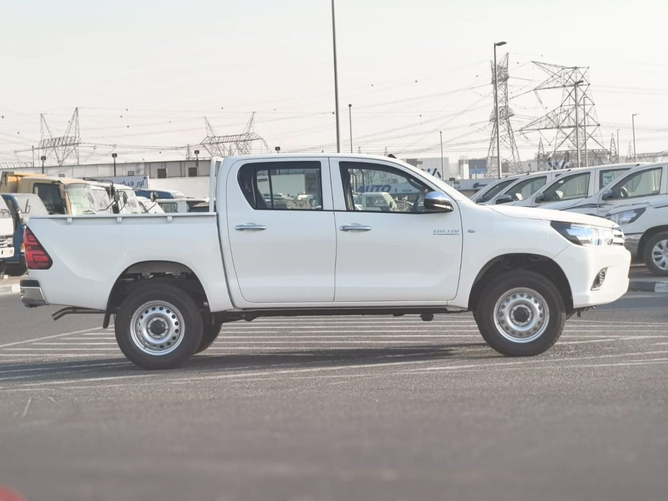 تويوتا هيلوكس DLX,2.4L,4X4,D/CAB,MANUAL WINDOW,MANUAL GEAR,2026MY ( EXPORT ONLY)
