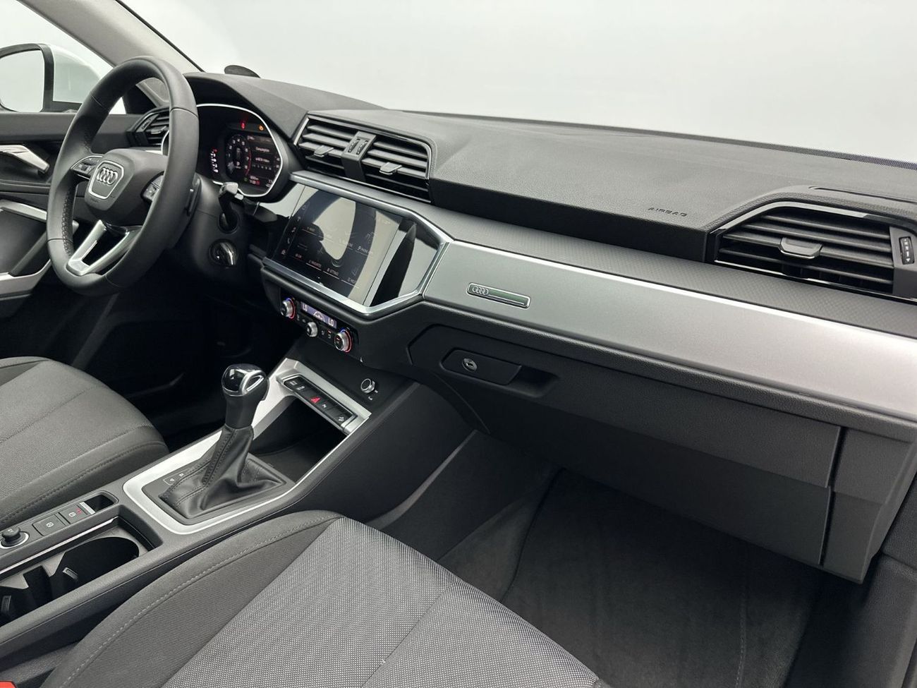 أودي Q3 35 TFSI Advanced 2.0L Advanced 35 TFSI 150hp (Ref# 25892)