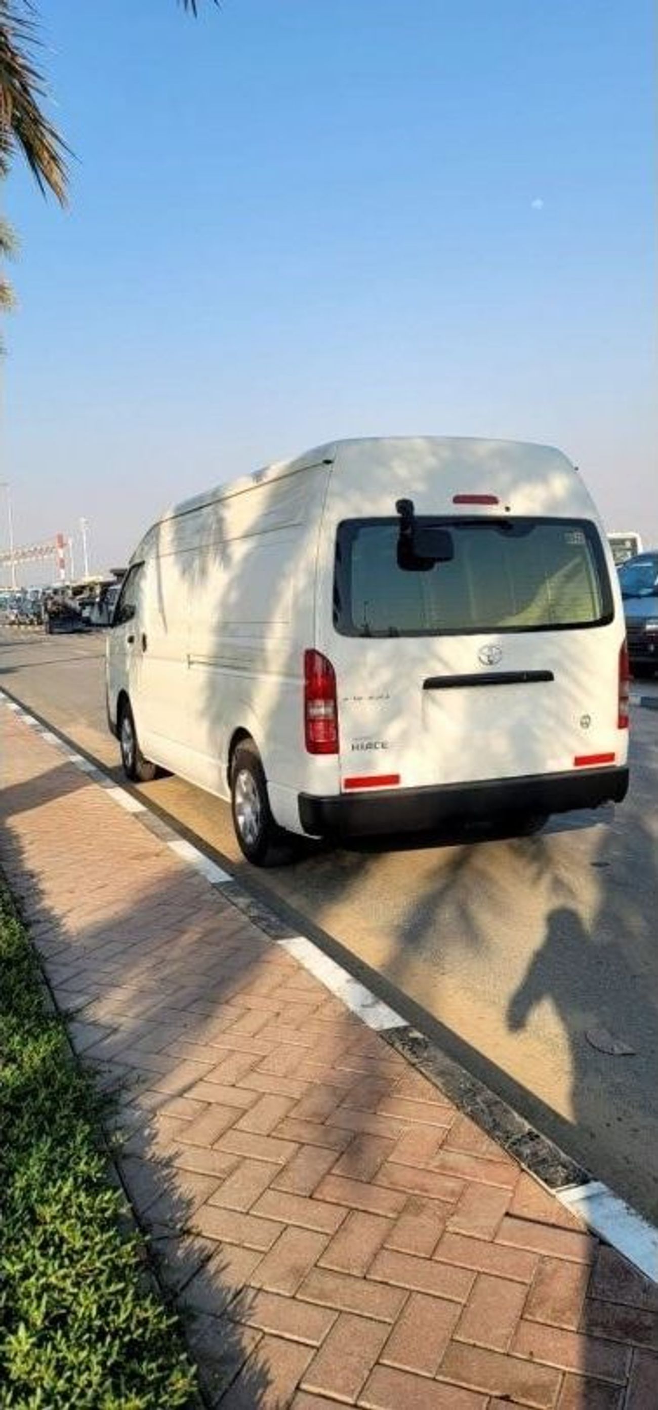 Toyota Hiace HIACE 2.5L HIROOF CARGO  PETROL