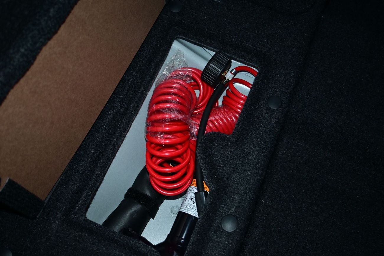 تويوتا هيلوكس Toyota Hilux Adventure 4.0L V6, Petrol, 4WD, Pickup, Model 2025