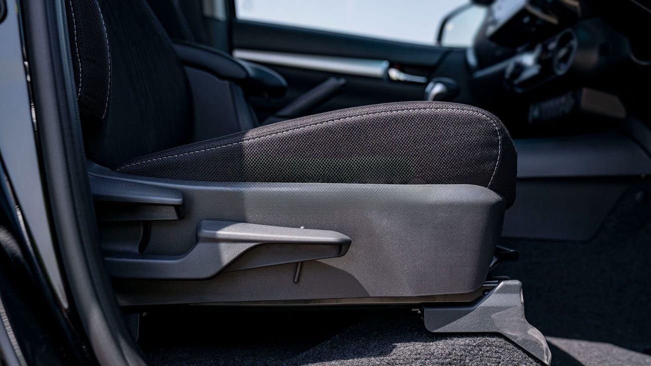 تويوتا هيلوكس toyota hilux 2.4L DIESEL FULL OPTION