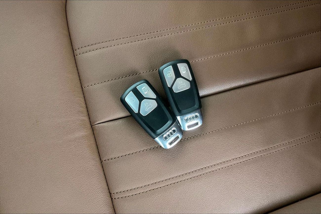 أودي Q5 45 TFSI quattro S-Line & Technology Selection | National Day Celebration | شامل الضمان | 0 ﺪﻔﻋﺓ ﺃﻮﻟﻯ