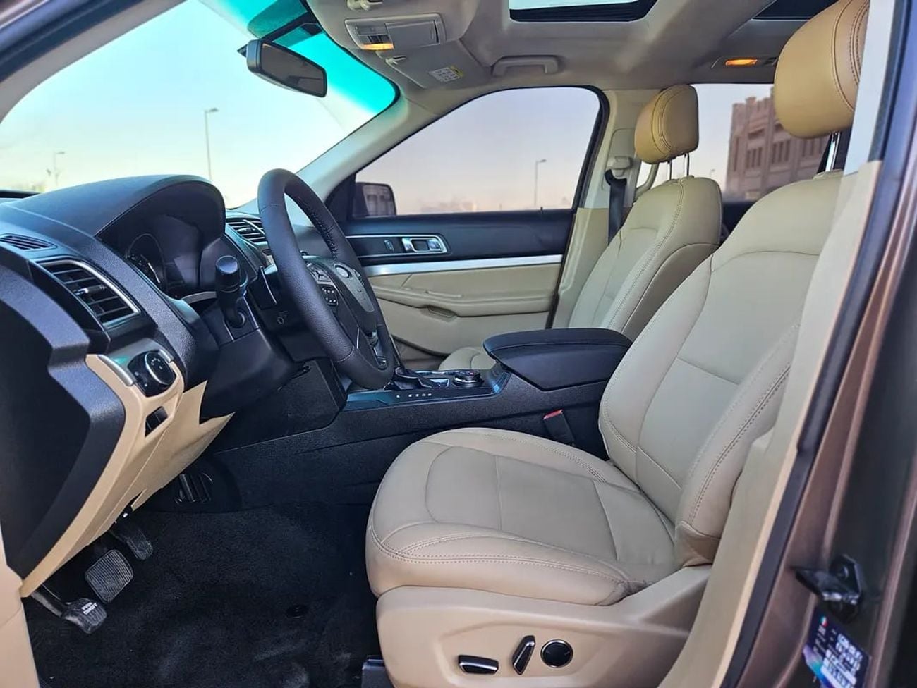 فورد إكسبلورر GCC XLT Full Option Top With Panoramic Roof Premium Condition Single Owner SUV